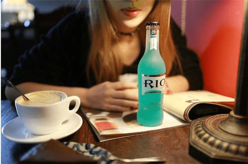 新茶飲時(shí)代 當(dāng)青梅竹馬解不開(kāi)的消費(fèi)困局，遇見(jiàn)“小白”的零售解法